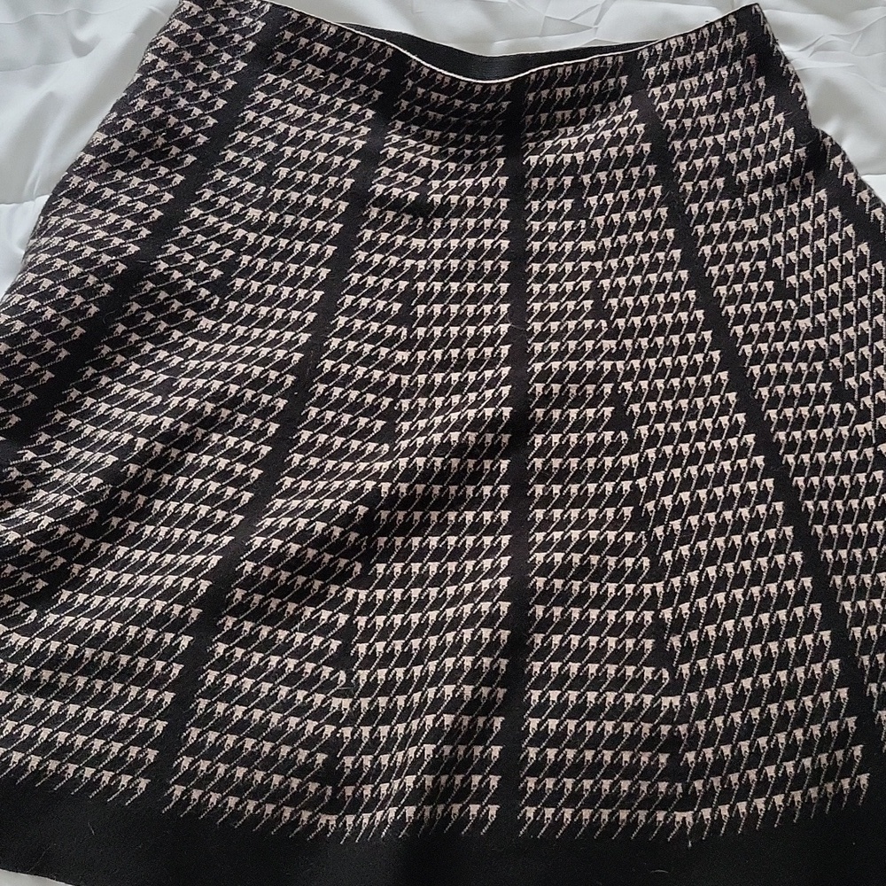 Vila Milano Knit Full Skirt Size Large Black & Cream